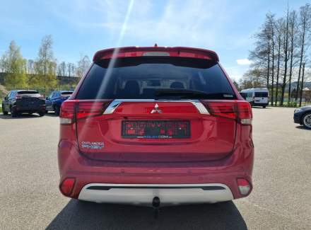 Mitsubishi - Outlander