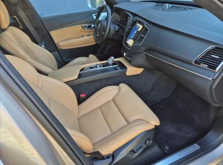 Volvo - XC90