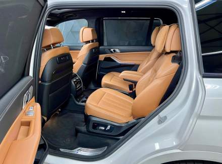 BMW - X7