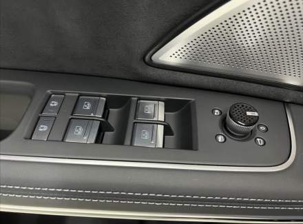 Audi - S8