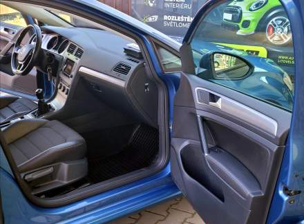 Volkswagen - Golf
