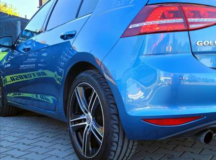 Volkswagen - Golf