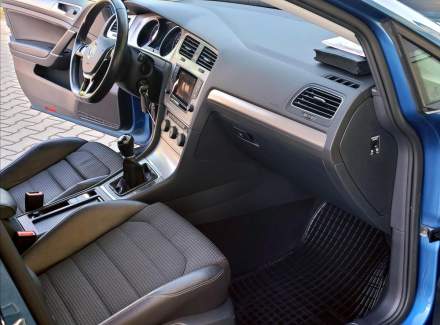 Volkswagen - Golf