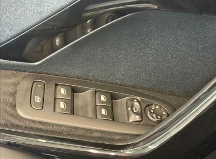 Peugeot - 208