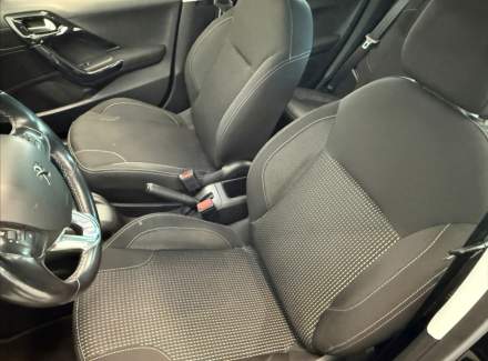 Peugeot - 208