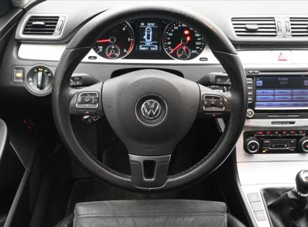 Volkswagen - Passat