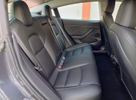 Tesla - Model 3