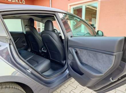 Tesla - Model 3