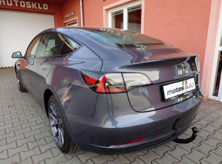 Tesla - Model 3