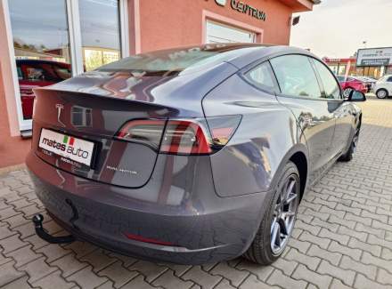 Tesla - Model 3