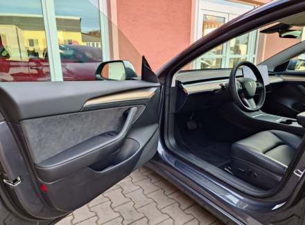 Tesla - Model 3