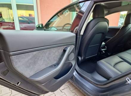 Tesla - Model 3