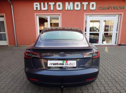 Tesla - Model 3