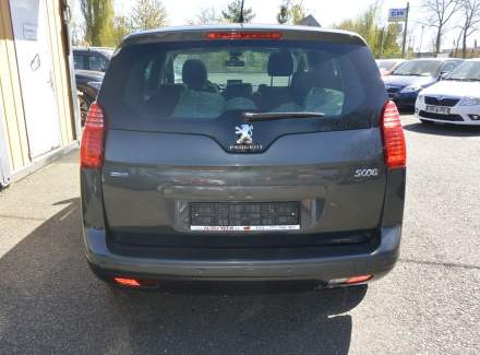 Peugeot - 5008