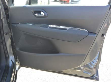 Peugeot - 5008