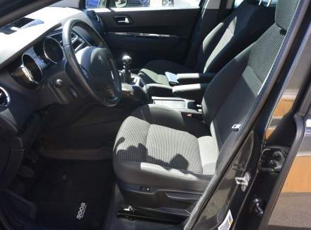 Peugeot - 5008