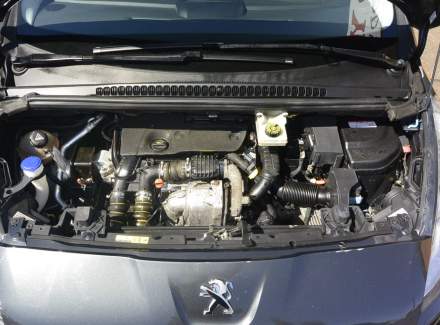 Peugeot - 5008