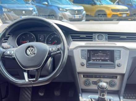 Volkswagen - Passat
