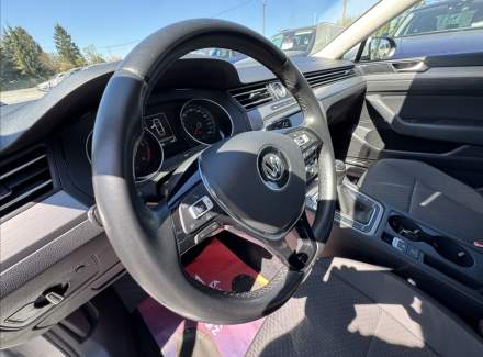 Volkswagen - Passat