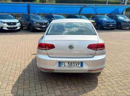 Volkswagen - Passat