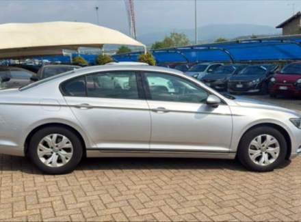 Volkswagen - Passat