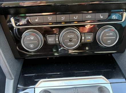 Volkswagen - Passat