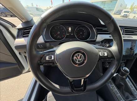Volkswagen - Passat