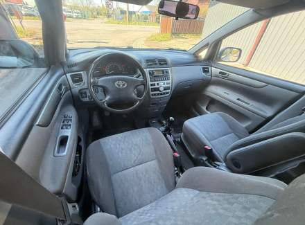Toyota - Avensis Verso