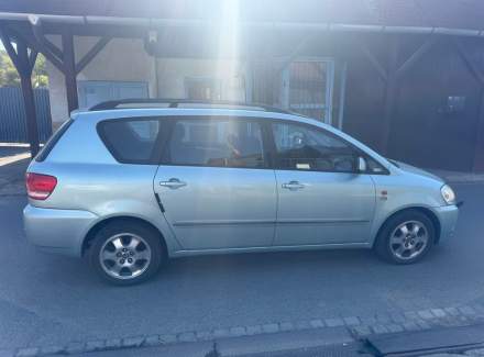Toyota - Avensis Verso