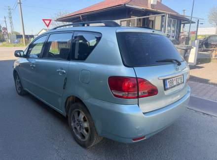 Toyota - Avensis Verso