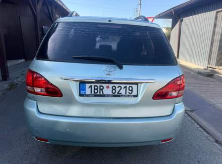 Toyota - Avensis Verso