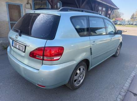 Toyota - Avensis Verso