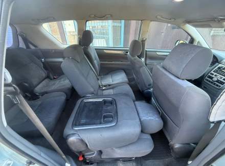 Toyota - Avensis Verso