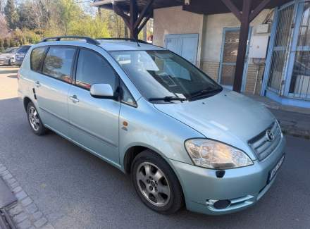 Toyota - Avensis Verso