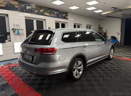 Volkswagen - Passat