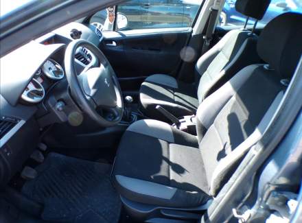 Peugeot - 207