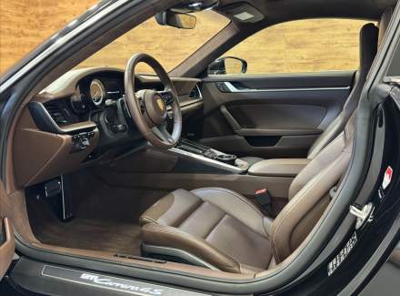Porsche - 911