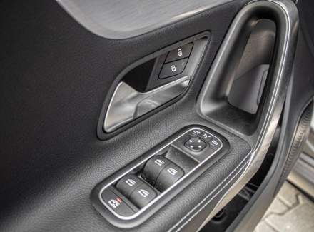 Mercedes-Benz - CLA