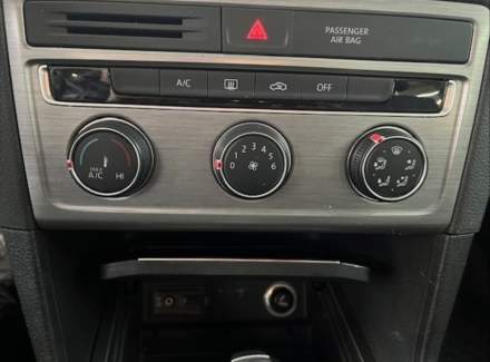 Volkswagen - Golf