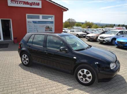 Volkswagen - Golf
