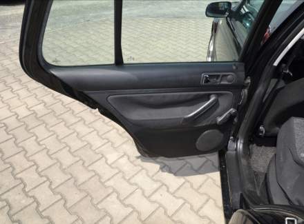 Volkswagen - Golf