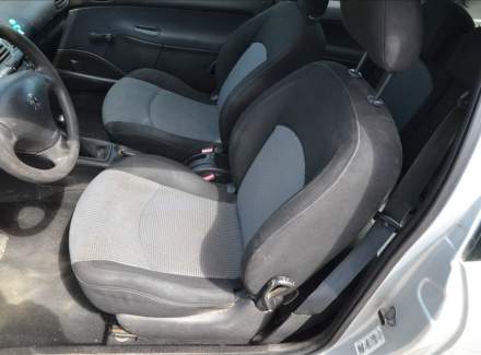 Peugeot - 206