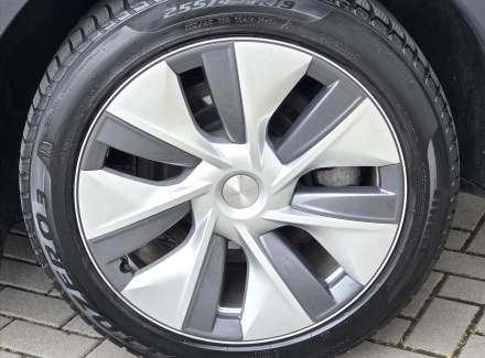 Tesla - Model Y