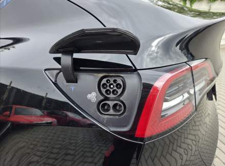 Tesla - Model Y