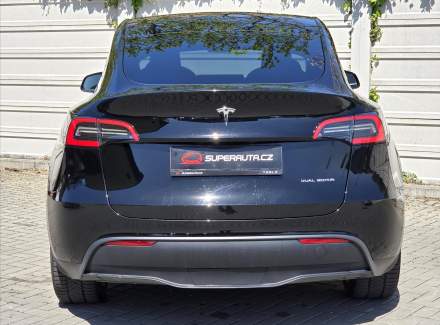 Tesla - Model Y
