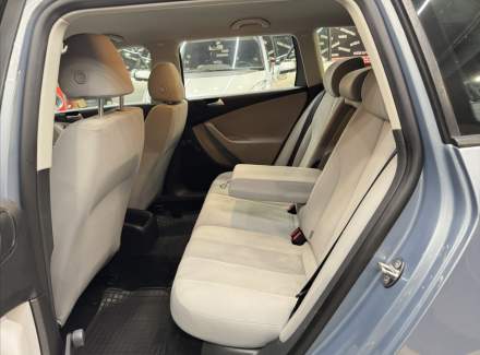 Volkswagen - Passat