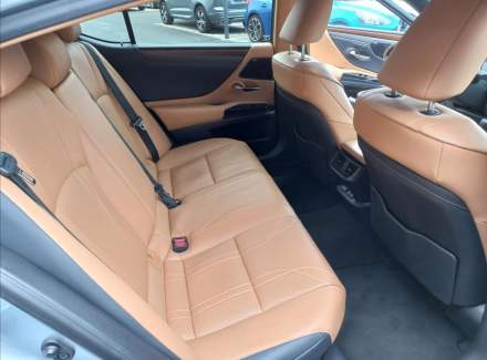 Lexus - ES