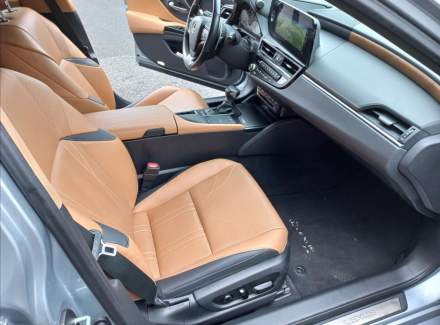 Lexus - ES
