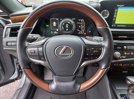 Lexus - ES