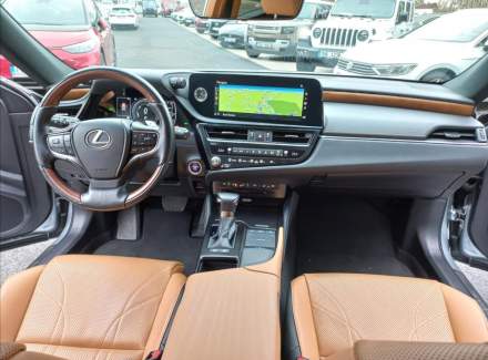 Lexus - ES